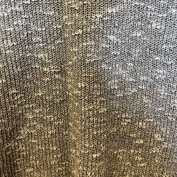 Plus SZ Women's Torrid 00 Grey Sweater Cut out design w/minor defects - Picture 9 of 11